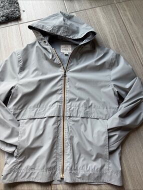 Weatherproof Light Gray Hooded Raincoat with Gold Zipper